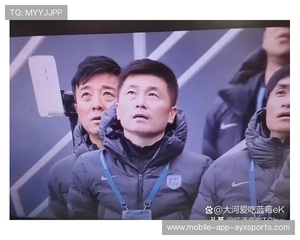 大连英博王禹前场抢断反击:速度与信任在草地与商场的双线奔袭