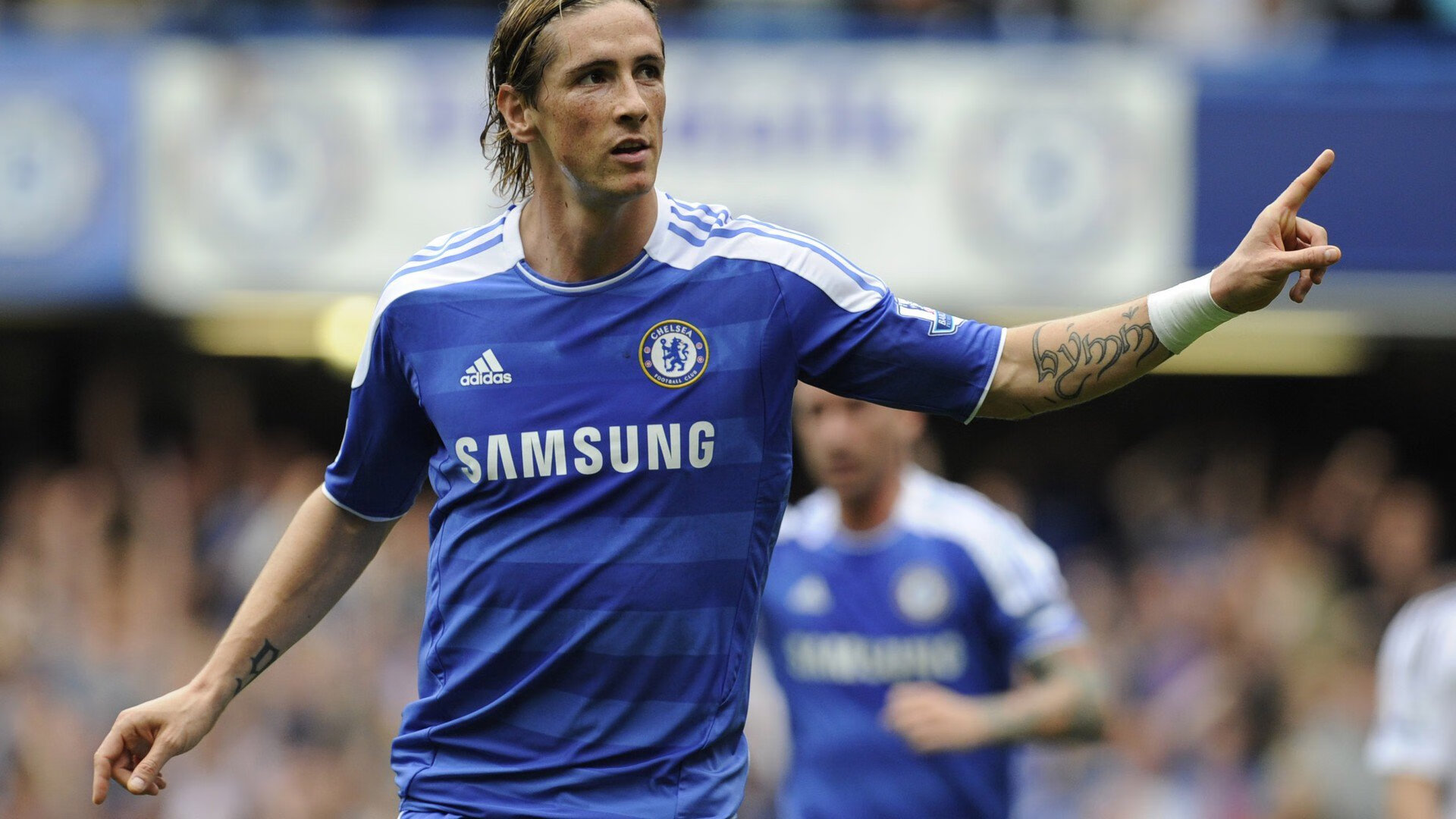 羽毛球馆“通宵开放夜” 排队等场成难忘经历